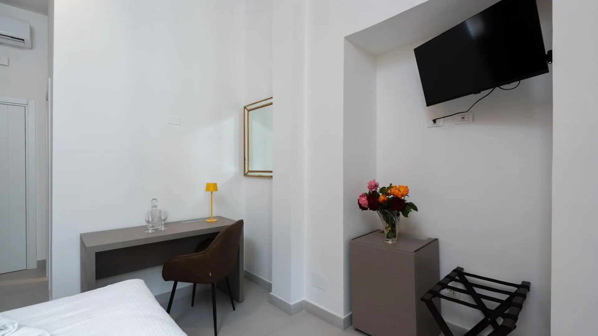 Alida Rooms Rom 0*,