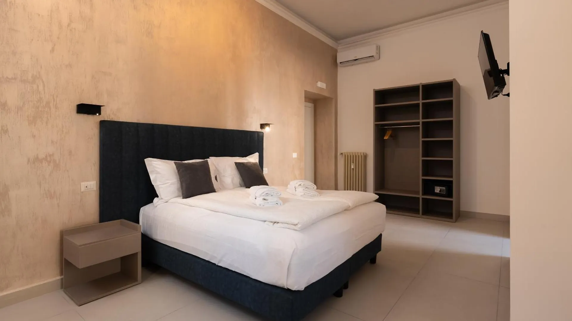 Alida Rooms Rom